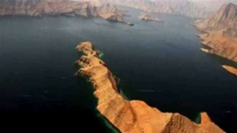 محلل أسواق النفط: لا بدائل حقيقية تعوض شحنات النفط عبر مضيق هرمز