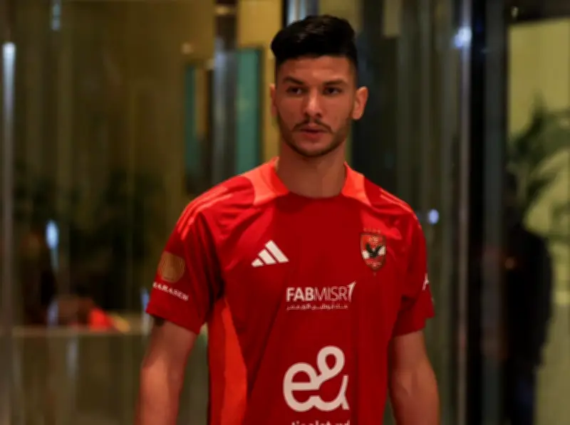 مؤشرات إيجابية لحل أزمة أشرف داري مع الأهلي في مفاوضات التجديد