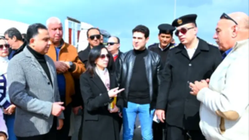 محافظ البحيرة تقود جولة ميدانية موسعة بميكروباص لتحسين الخدمات والبنية التحتية