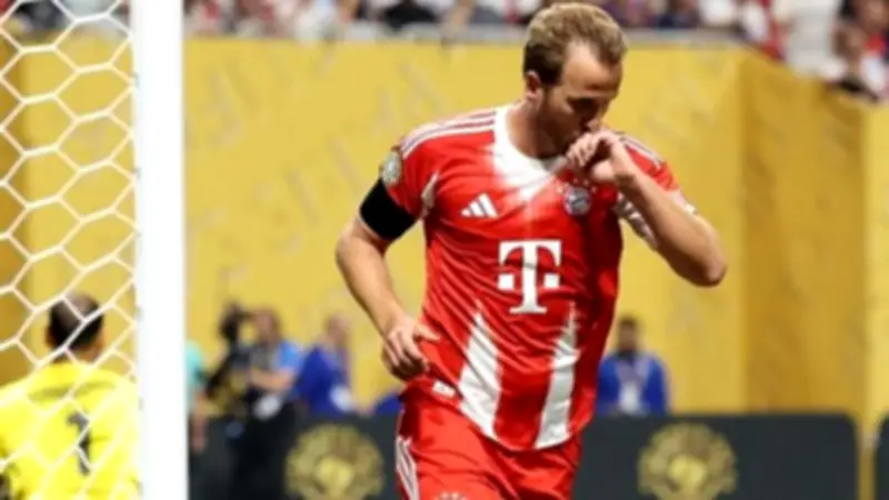 بايرن ميونخ ينهي الجدل حول رحيل هاري كين إلى برشلونة في تصريحات رسمية