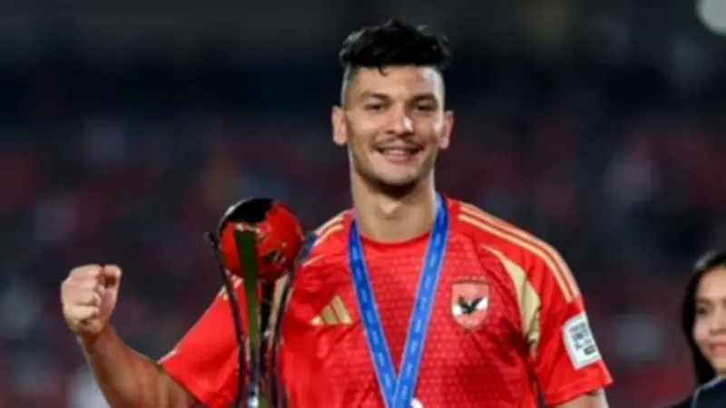 أشرف داري على وشك الرحيل عن الأهلي إلى الدوري السويدي في صفقة إعارة