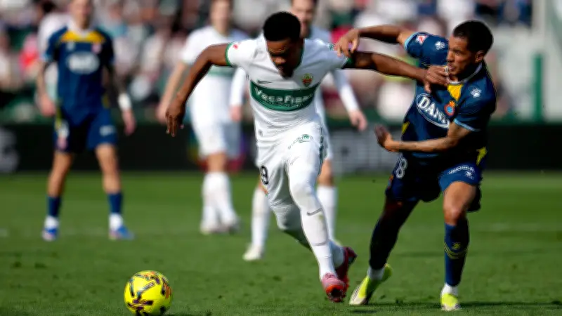 حادثة عنصرية جديدة تهز الدوري الإسباني.. عمر الهلالي يتعرض لإهانة من رافا مير