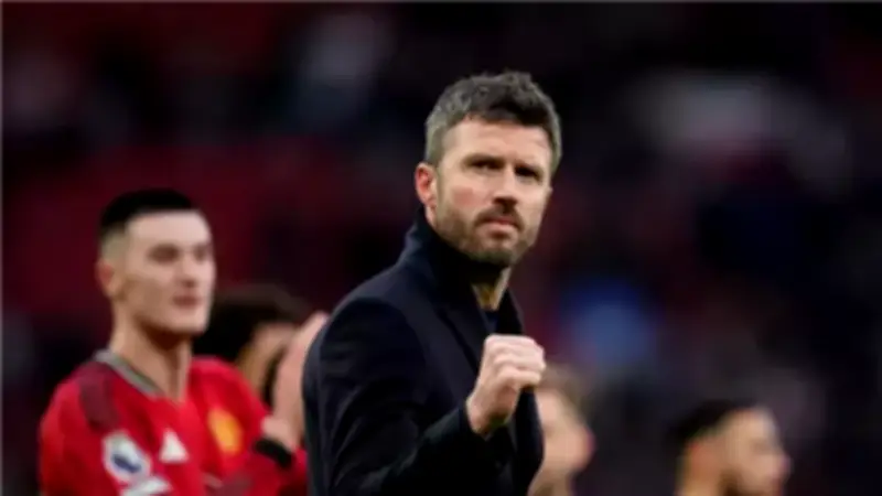 مايكل كاريك يكتب التاريخ مع مانشستر يونايتد بتقدمه للمركز الثالث في الدوري الإنجليزي