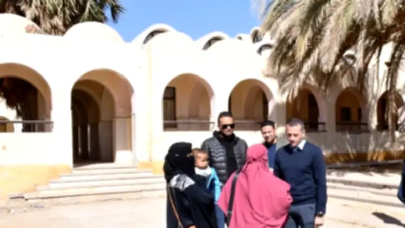 محافظ أسوان يوجه بتوفير أوراق طابعة برايل وإجراء صيانة فورية لمدرسة الأمل للنور والمكفوفين