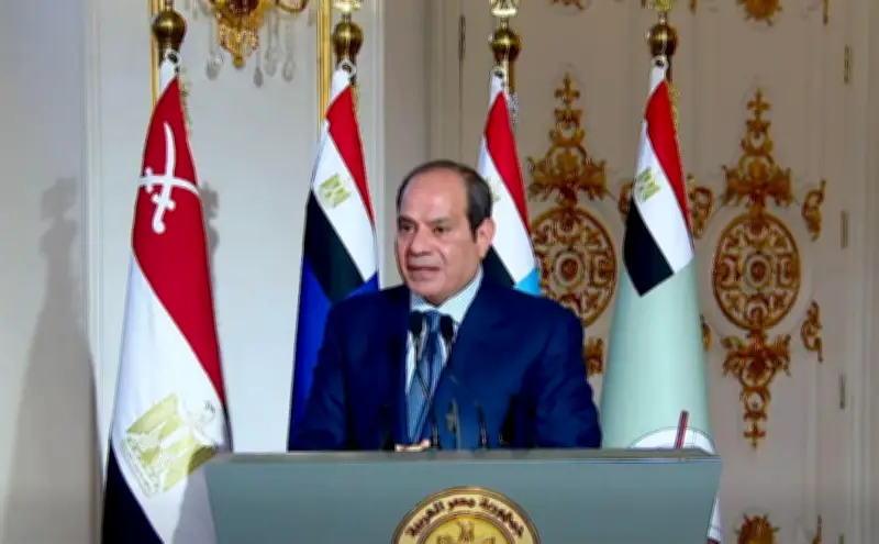 الرئيس السيسي يطمئن المواطنين: لا يوجد ما يدعو للقلق بشأن الاحتياطات اللازمة