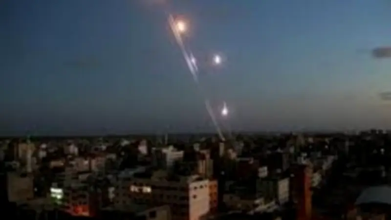 وسائل إعلام عبرية: صاروخ إيراني يسقط قرب مقر اجتماع مجلس الوزراء الإسرائيلي في القدس