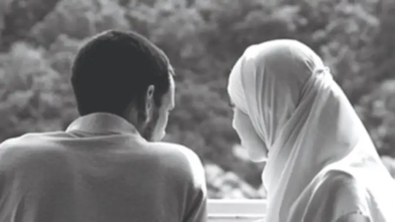 دار الإفتاء توضح حكم تقبيل الزوجة في الصيام: مكروه في هذه الحالة