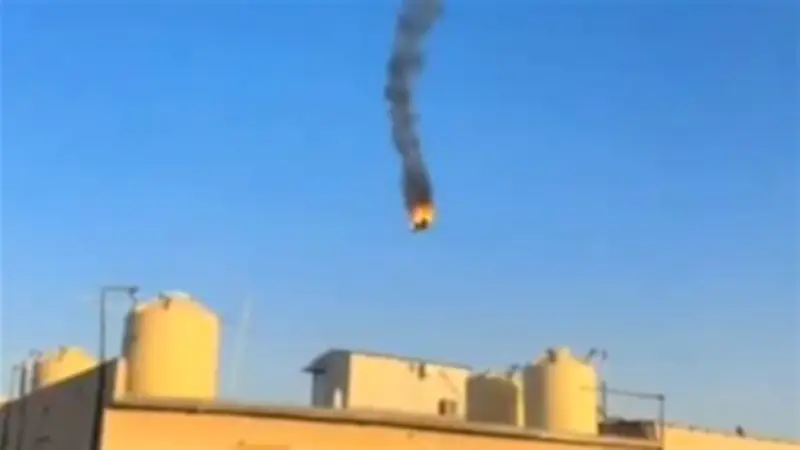 لحظة إسقاط مقاتلة أمريكية فوق الكويت بنيران صديقة والطياران ينجوان