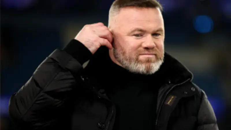 واين روني يثير الجدل بظهوره في حالة غير مستقرة في فندق مانشستر