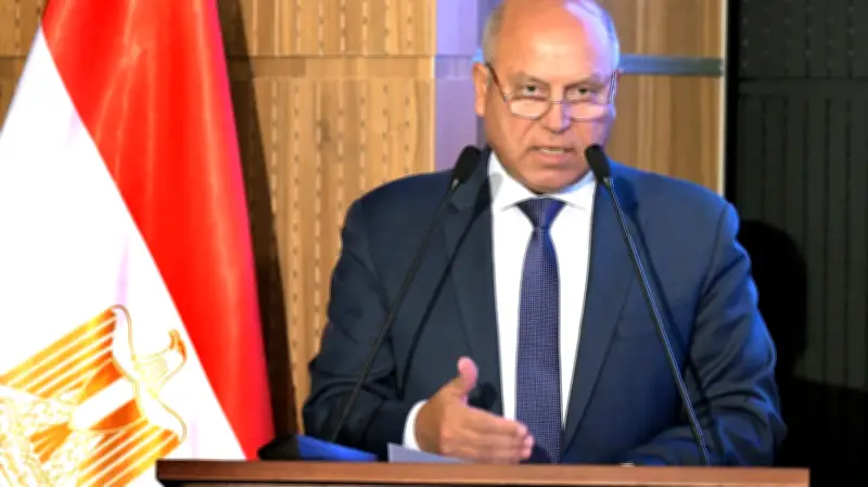 وزير النقل: القطار الكهربائي الخفيف يخدم مليون مواطن وليس وسيلة ترفيهية