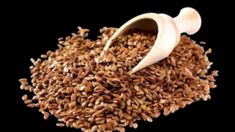بذور الكتان المطحونة: كنز غذائي لدعم الهضم وتنظيم السكر في رمضان