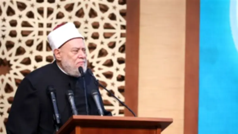 علي جمعة يوضح حكم النفخ في الصلاة: هل يبطلها فعل بسيط؟