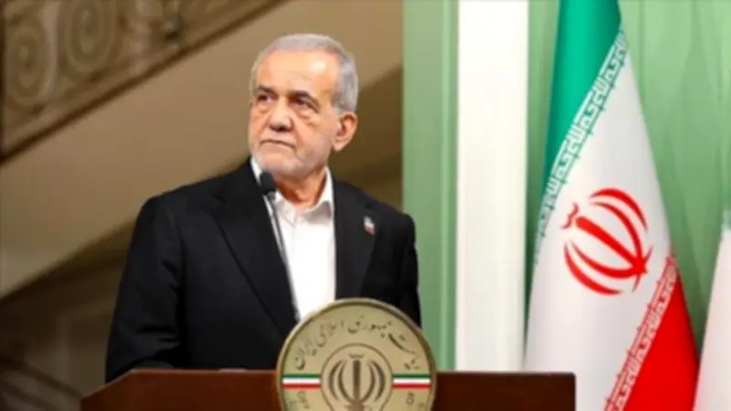 الرئيس الإيراني يهاجم الجرائم الأمريكية والإسرائيلية ويحذر من انتهاكاتها للمبادئ الإنسانية