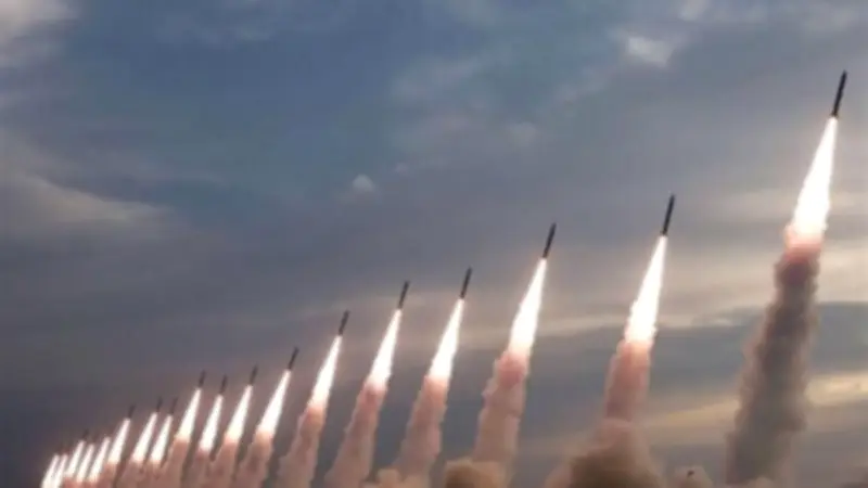 إيران تطلق جيلًا جديدًا من الصواريخ فوق الثقيلة في تصعيد عسكري ضد القوات الأمريكية بالخليج