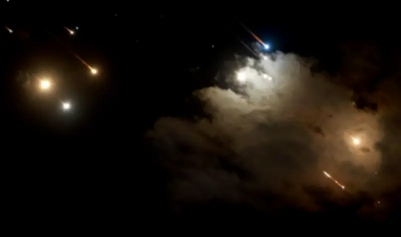 وزير الدفاع الإماراتي: نتعامل مع تهديدات صواريخ إيرانية بالستية محتملة