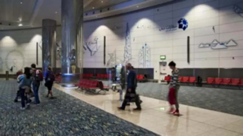 مطارات دبي تستأنف الرحلات الجوية جزئياً بعد تعليق مؤقت