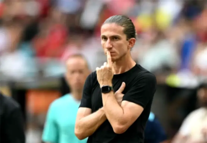 رسمياً: فلومينينسي البرازيلي يعلن رحيل مدربه البرتغالي فيليبي لويس