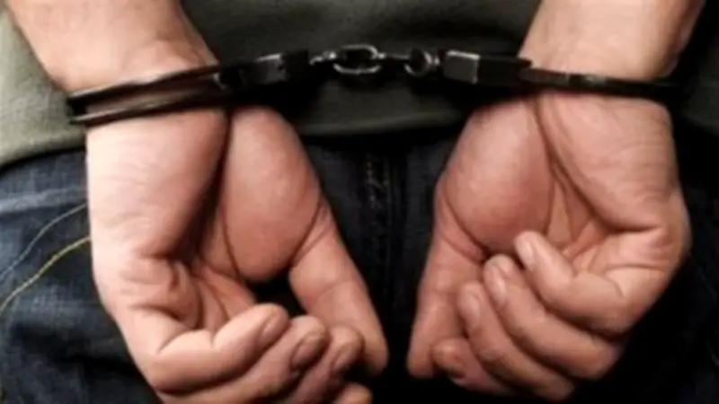 القبض على رجل أعمال ومرافقيه لتعديهم على فرد أمن بالتجمع الأول