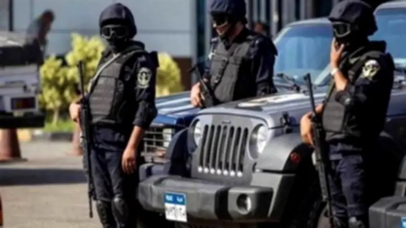 ضبط شخص ادعى كذبًا أنه مستشار مسؤول بعد مشاجرة مع سائق نقل ذكي بسبب خلاف على الأجرة