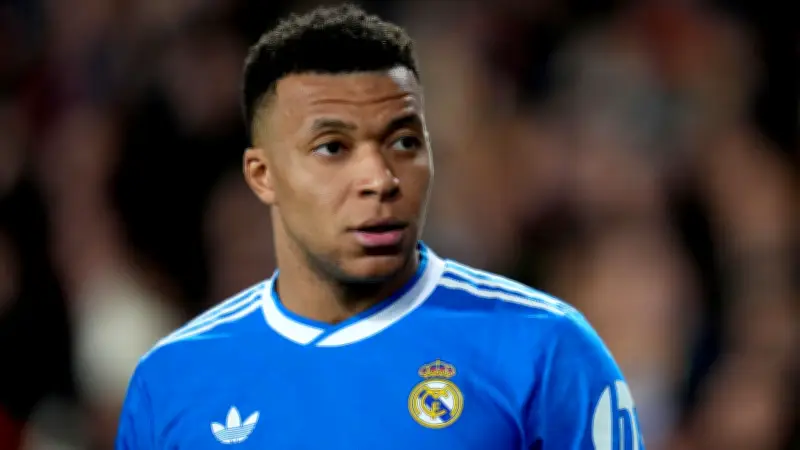 تطورات مثيرة لإصابة كيليان مبابي في ريال مدريد.. فحوصات تكشف حقيقة آلام الركبة