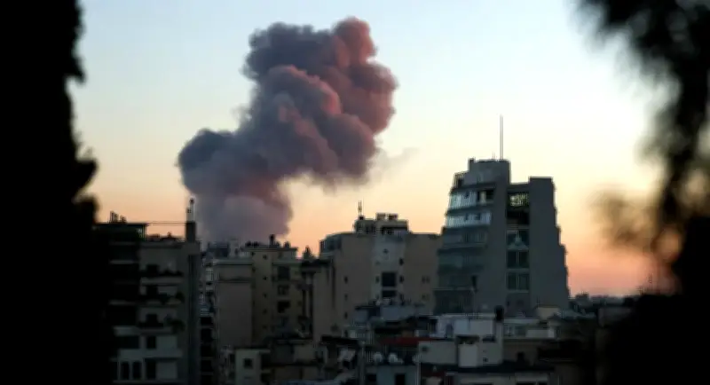 جيش الاحتلال الإسرائيلي يستهدف عناصر قيادية في حزب الله خلال هجوم على بيروت الجنوبية