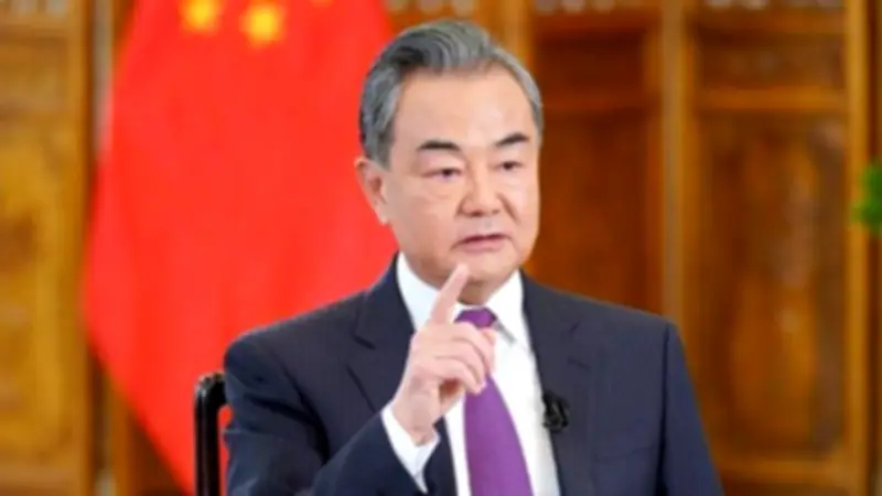 وزير خارجية الصين يعلن معارضته للضربات العسكرية الأمريكية الإسرائيلية على إيران