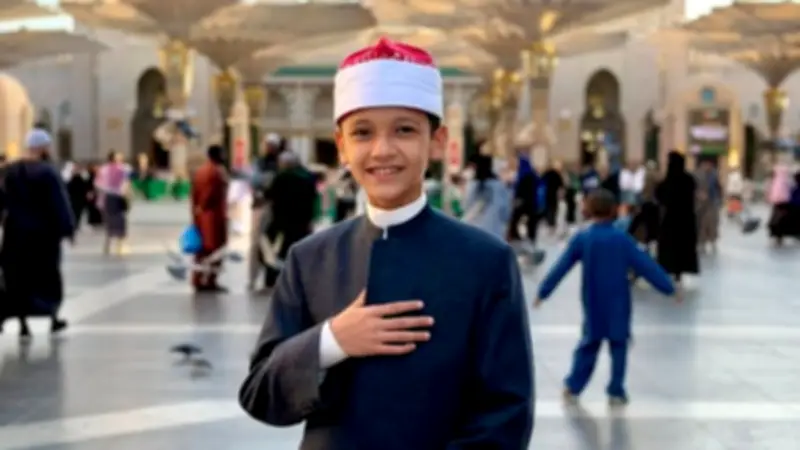 وزير الأوقاف يهنئ القارئ عمر علي عوض لفوزه بالمركز الثاني في جائزة دبي للقرآن