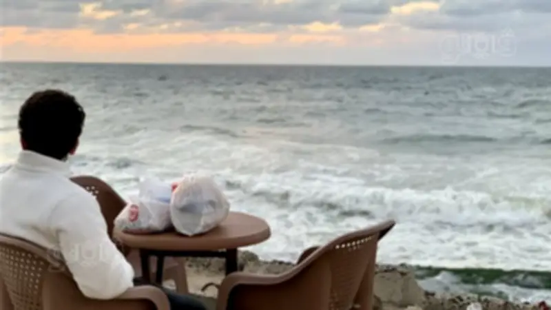 رمضان في الإسكندرية: الكورنيش مسرح مفتوح للبهاء الإنساني قبل أذان المغرب