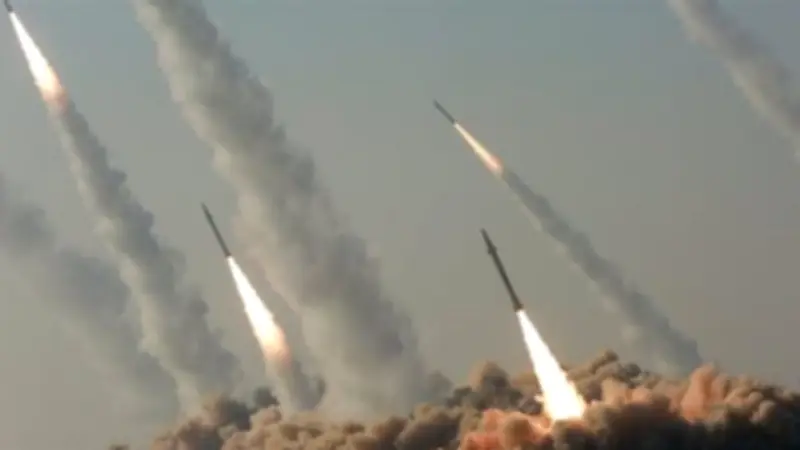 الحرس الثوري الإيراني يشن هجمات صاروخية ومسيرة جديدة على إسرائيل في تصعيد عسكري