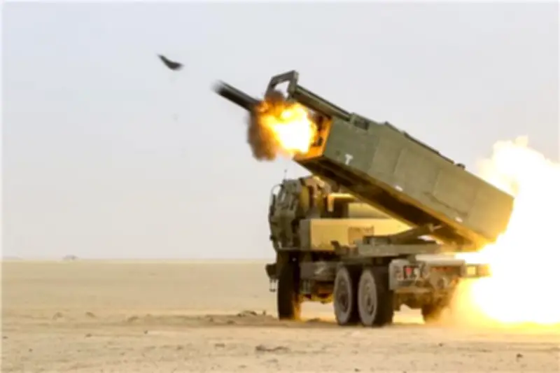 مكتب دبي الإعلامي يعلن إخماد حريق محدود بالقرب من القنصلية الأمريكية