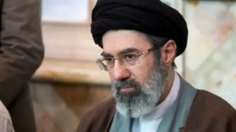 مجتبى خامنئي يُختار مرشدًا جديدًا لإيران تحت ضغوط الحرس الثوري