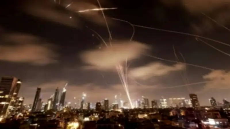 الأردن يسقط صاروخاً فوق العقبة وعبور آخر نحو النقب وسط تصعيد إيراني إسرائيلي