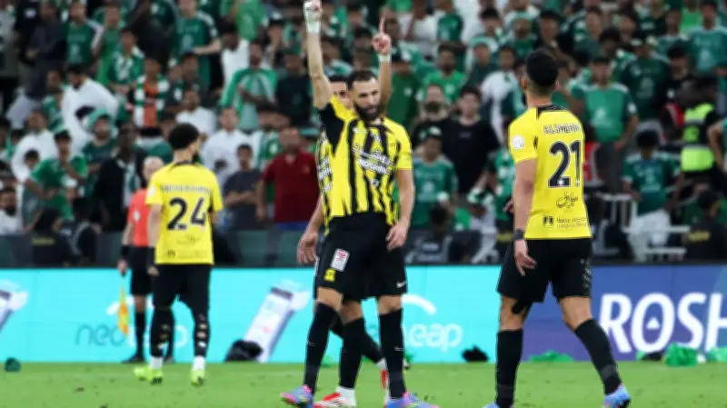 بنزيما غائب حاضر.. سلاح الاتحاد السابق يهدد الأهلي في ديربي جدة