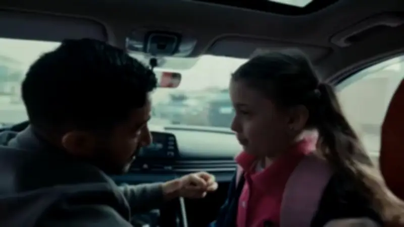 أحمد مالك يبكي القلوب بمشهد احتضان ابنته في ختام مسلسل سوا سوا