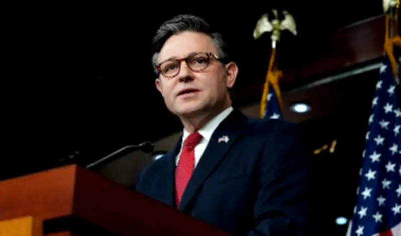 رئيس مجلس النواب الأمريكي يؤكد: لم يتم إعلان الحرب على إيران رسمياً