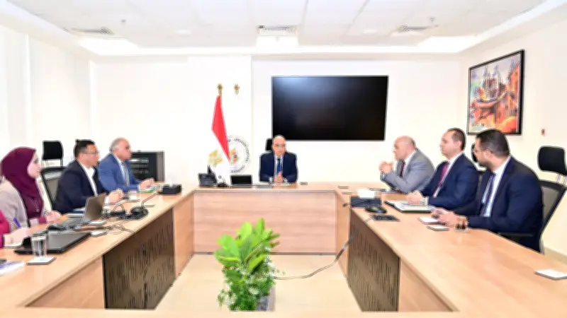 وزير الري يؤكد على تسريع إجراءات تراخيص الآبار لمواجهة التحديات المائية