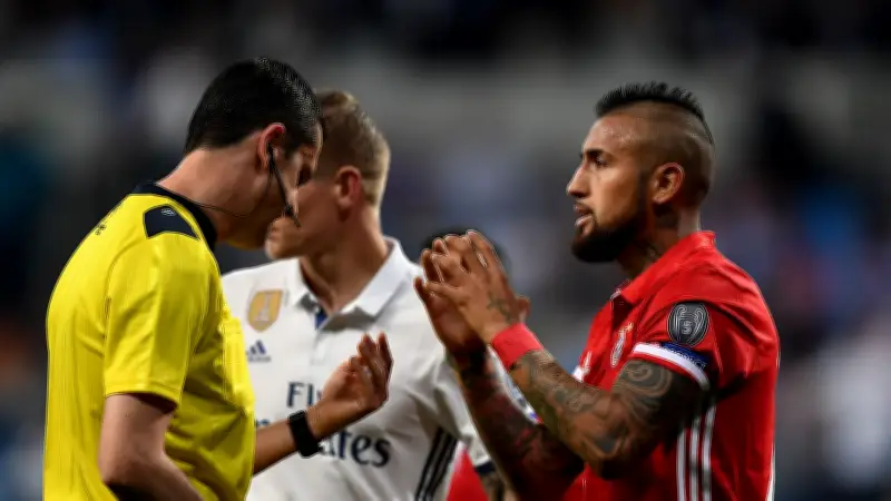 فيدال يتهم ريال مدريد بالسرقة: تقنية الفيديو وُجدت لمنع تكرار ذلك