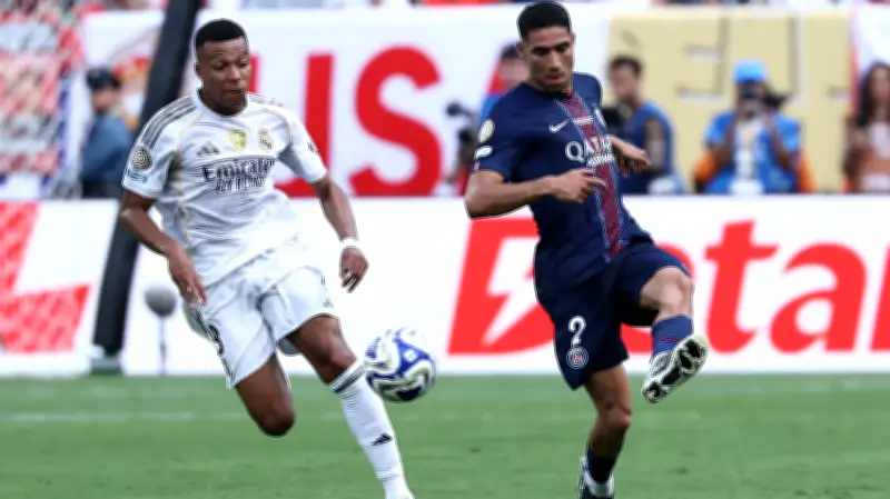 انتقادات حادة لمبابي بعد احتفاله مع حكيمي أثناء غيابه عن خسارة ريال مدريد