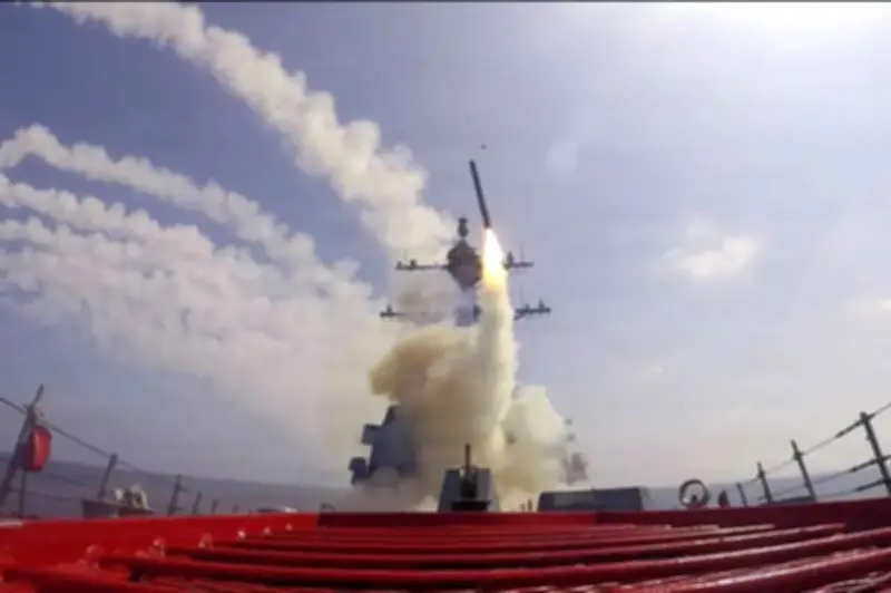 إيران تشن هجمات صاروخية على مخزونات أمريكا وإسرائيل في تصعيد عسكري خطير