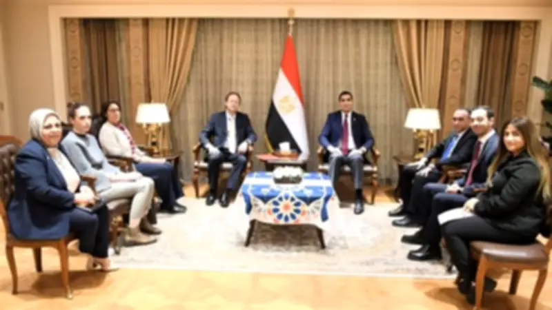 وزير الشباب والرياضة يبحث مع السفير الإسباني تعزيز التعاون في الاستثمار والصناعات الرياضية