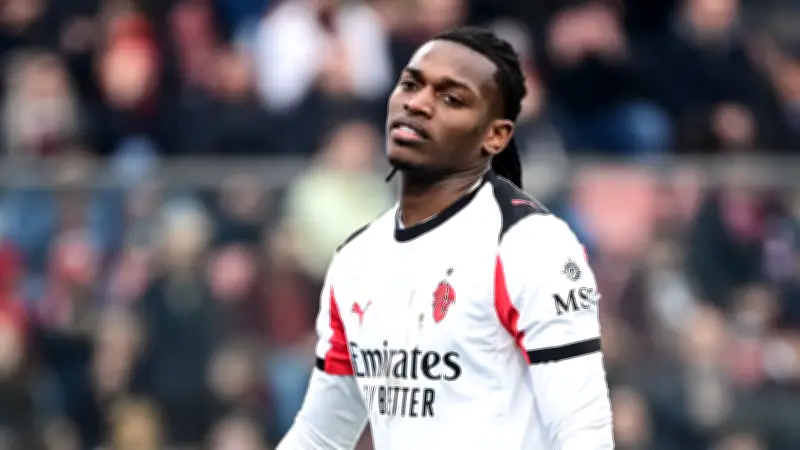 ميلان يبدأ مفاوضات تجديد عقد رافاييل لياو وسط اهتمام إنجليزي وسعودي