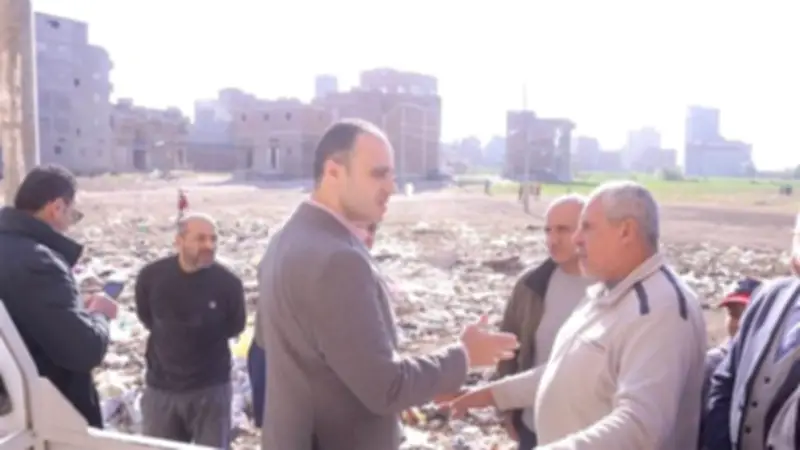 نائب محافظ دمياط يقود جولة مفاجئة لتحسين النظافة في السنانية والشعراء