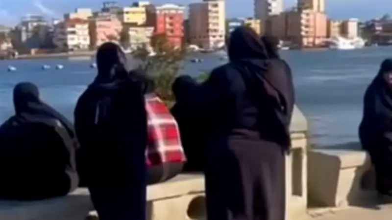 الوجع يكسو شواطئ دمياط: عائلات الصيادين المفقودين تنتظر بقلوب مكسورة