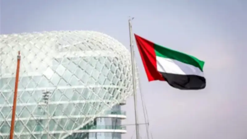 الإمارات تعترض صواريخ باليستية ومسيرات إيرانية وتندد بانتهاك السيادة