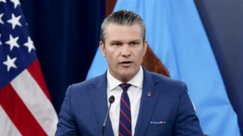 وزير الحرب الأمريكي يؤكد السيطرة على سماء إيران ومياهها الإقليمية في عملية عسكرية مشتركة