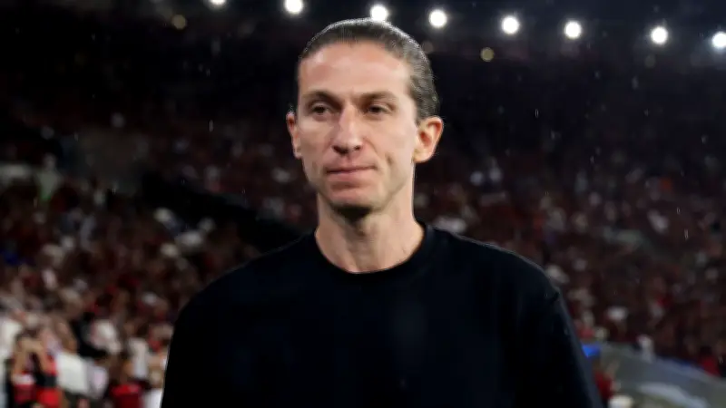 خيانة وراء الكواليس: مفاوضات سرية مع تشيلسي تدفع فلامنجو لإقالة فيليبي لويس