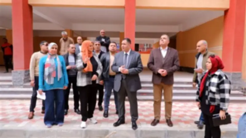 محافظ دمياط يتفقد مدرسة الشعراء الجديدة ويوجه بزيادة الفصول لتخفيف الكثافة الطلابية