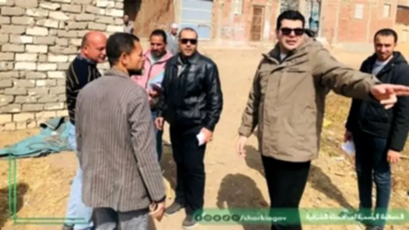 نائب محافظ الشرقية يقوم بزيارة مفاجئة للوحدات المحلية في بلبيس ويكشف عن مخالفات