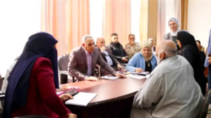 محافظ الإسماعيلية يعقد لقاءً جماهيرياً للاستماع إلى شكاوى المواطنين وحل مشكلاتهم