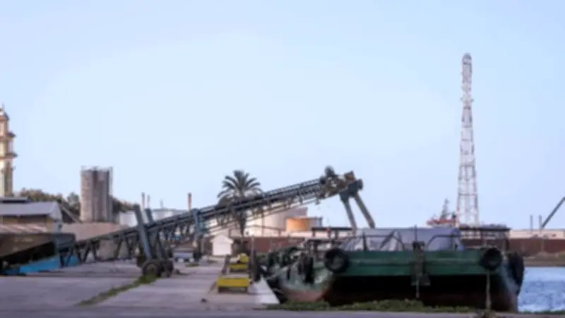 موانئ دبي تؤكد استمرار العمليات بشكل طبيعي في ميناء جبل علي